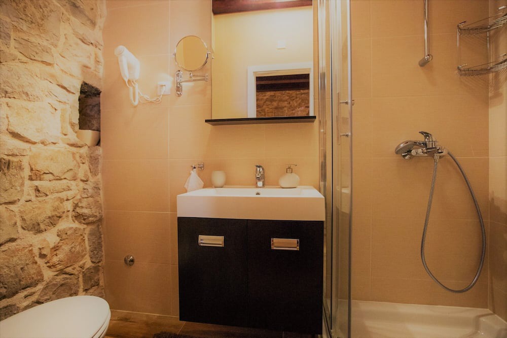 Photo of Bathroom in Komaji