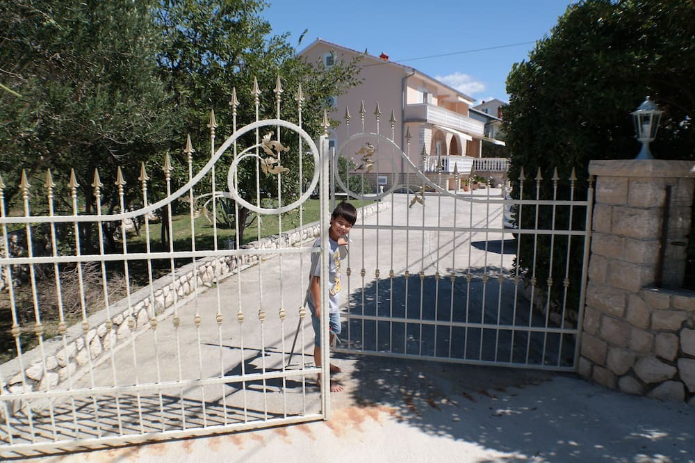 Photo of Outdoor in Mundanije
