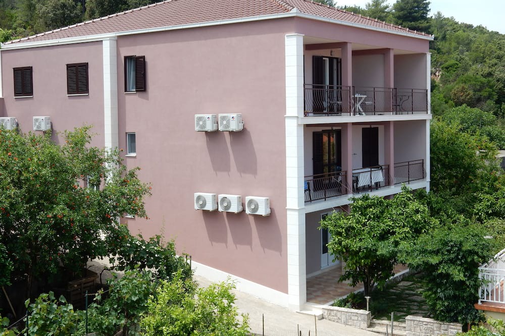 Photo of Outdoor in Loviste