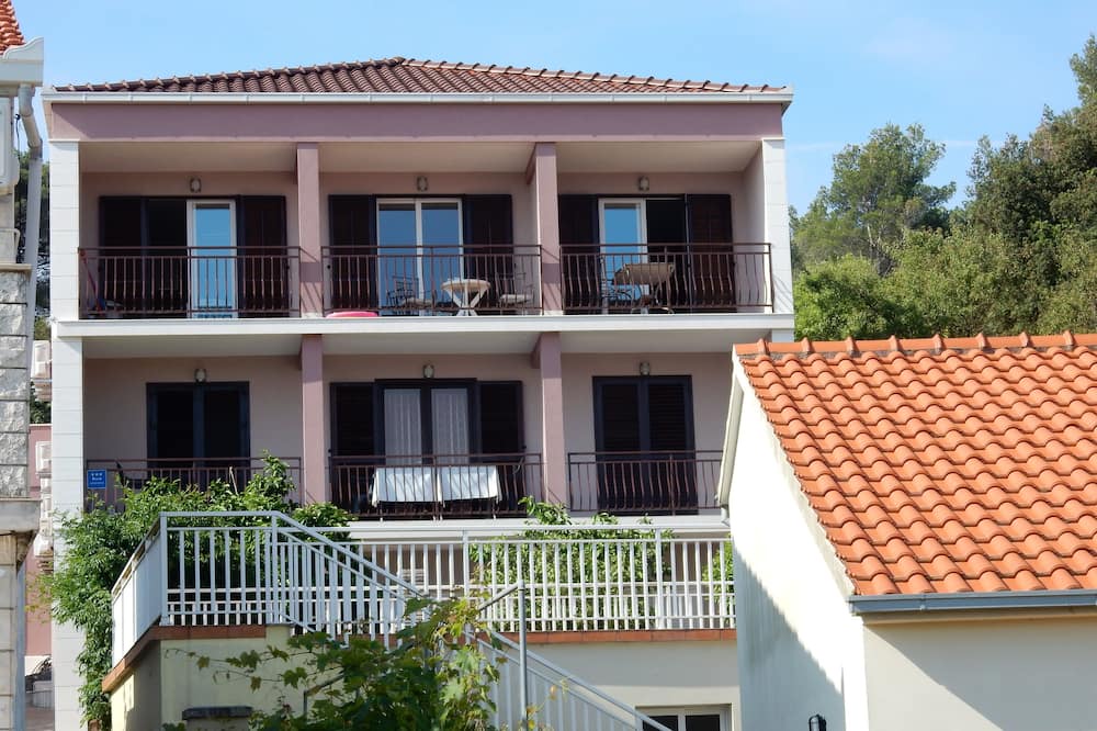 Photo of Outdoor in Loviste