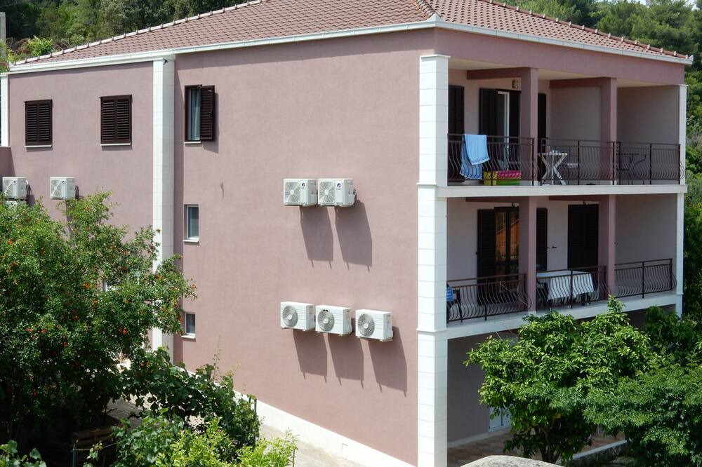 Photo of Outdoor in Loviste