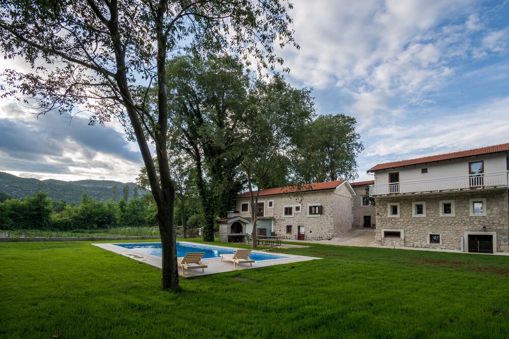 Photo of Outdoor in Trn