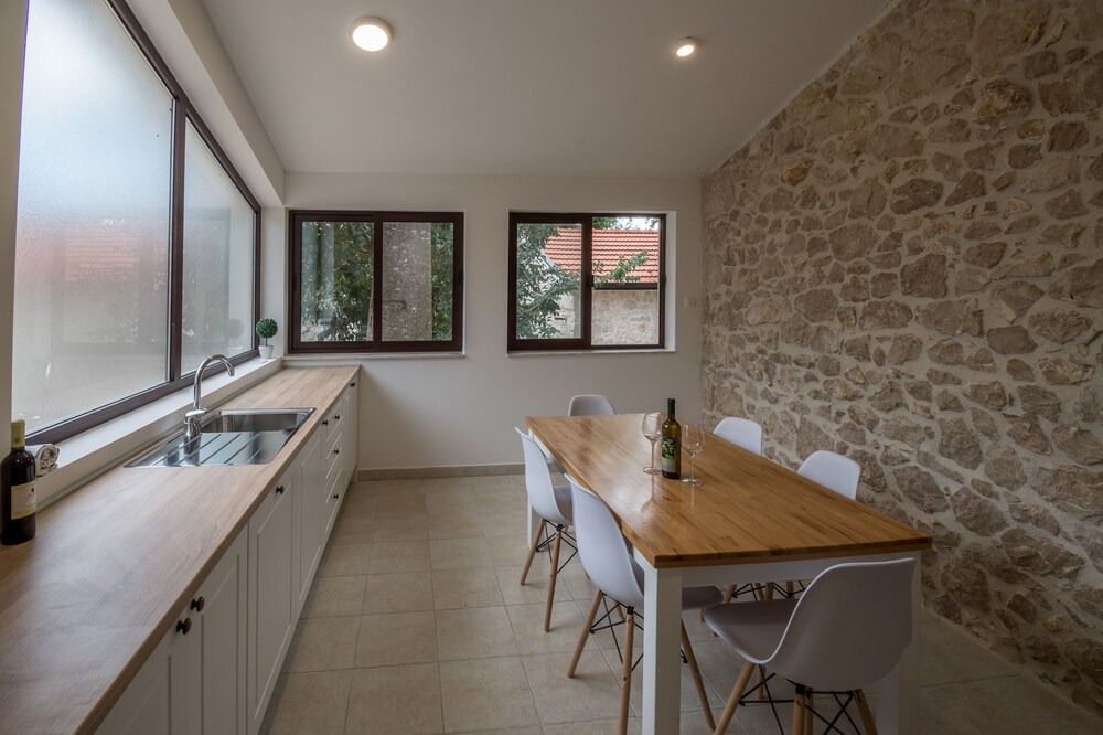 Photo of Kitchen in Trn
