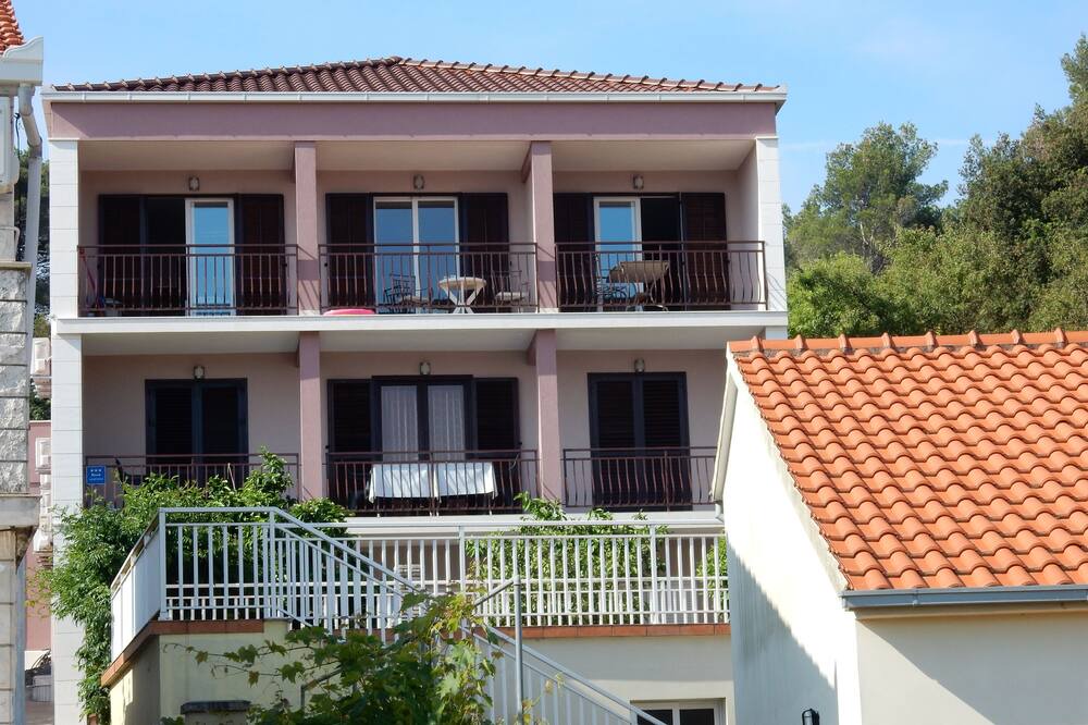 Photo of Outdoor in Loviste