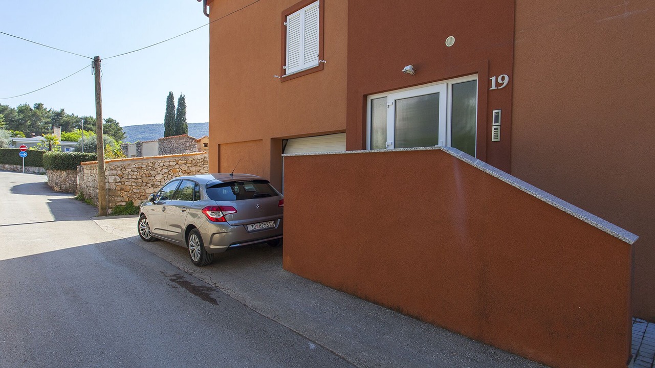 Photo of Outdoor in Cres