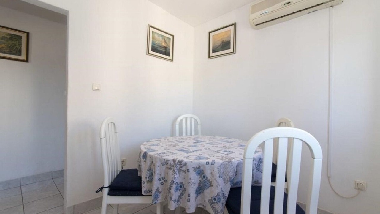 Photo of Others in Vis