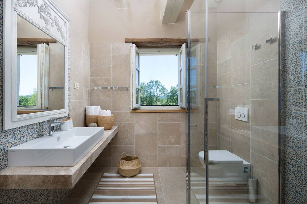 Photo of Bathroom in Korenici