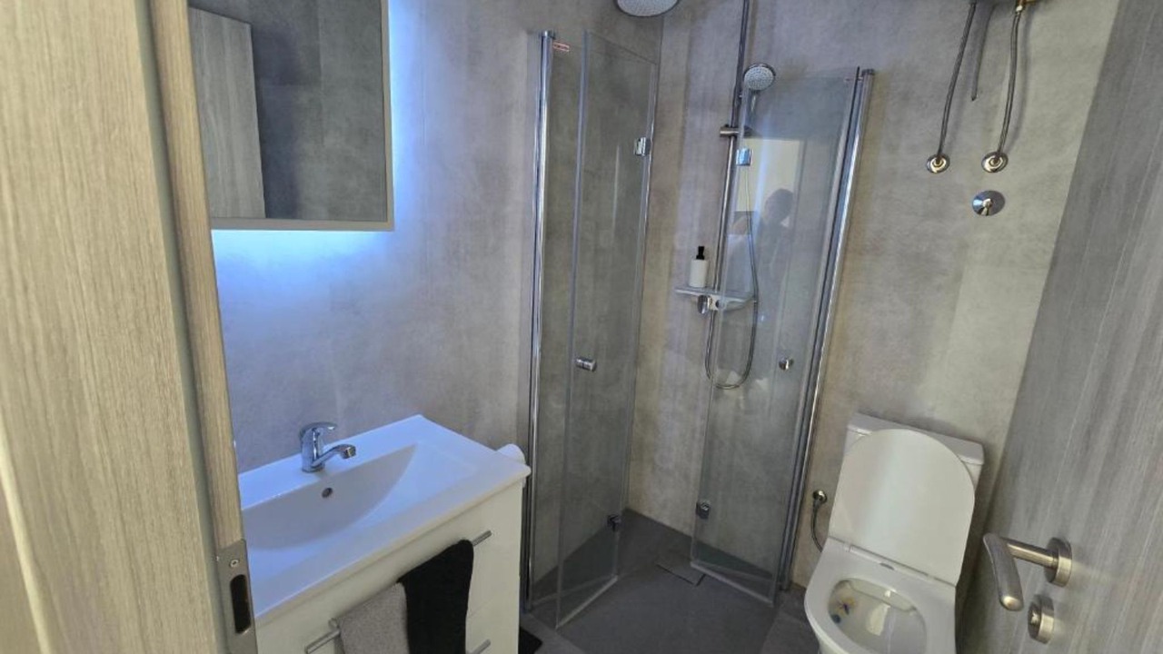 Photo of Bathroom in Cove Parja