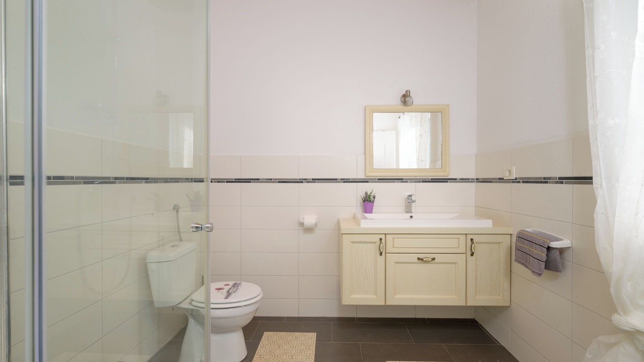 Photo of Bathroom in Peruski
