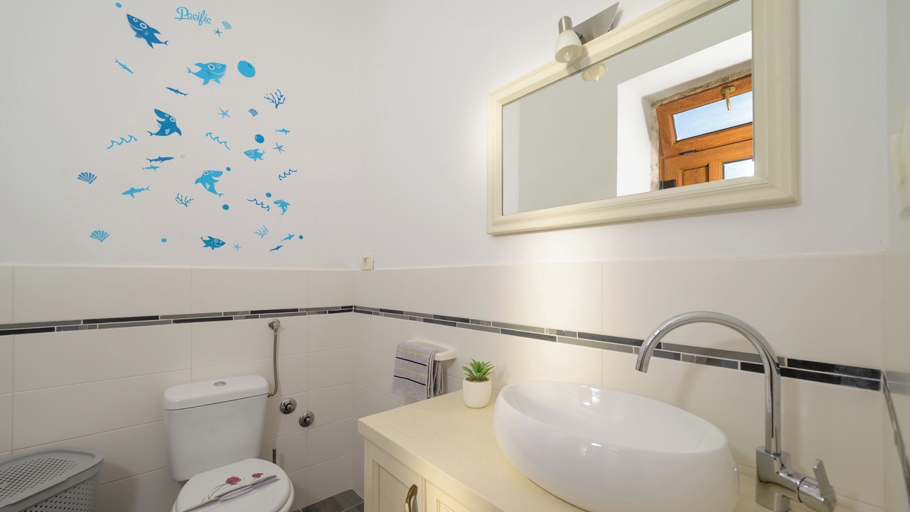 Photo of Bathroom in Peruski