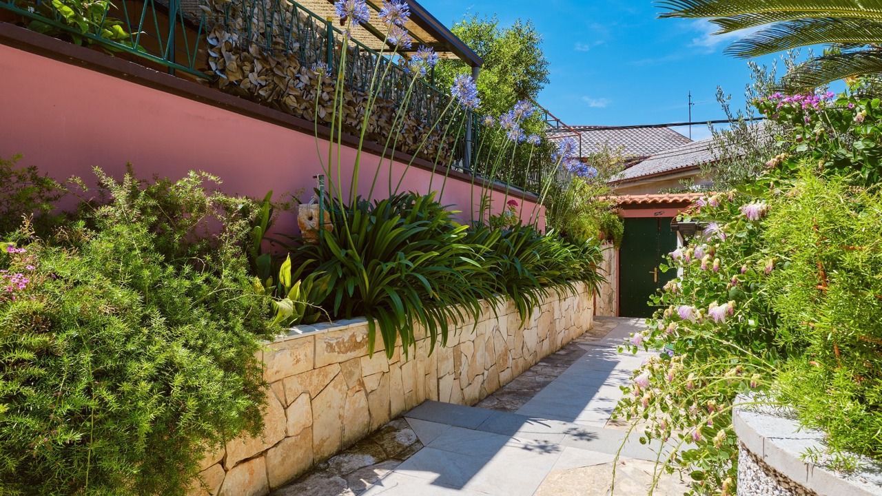 Photo of Outdoor in Cove Murtar
