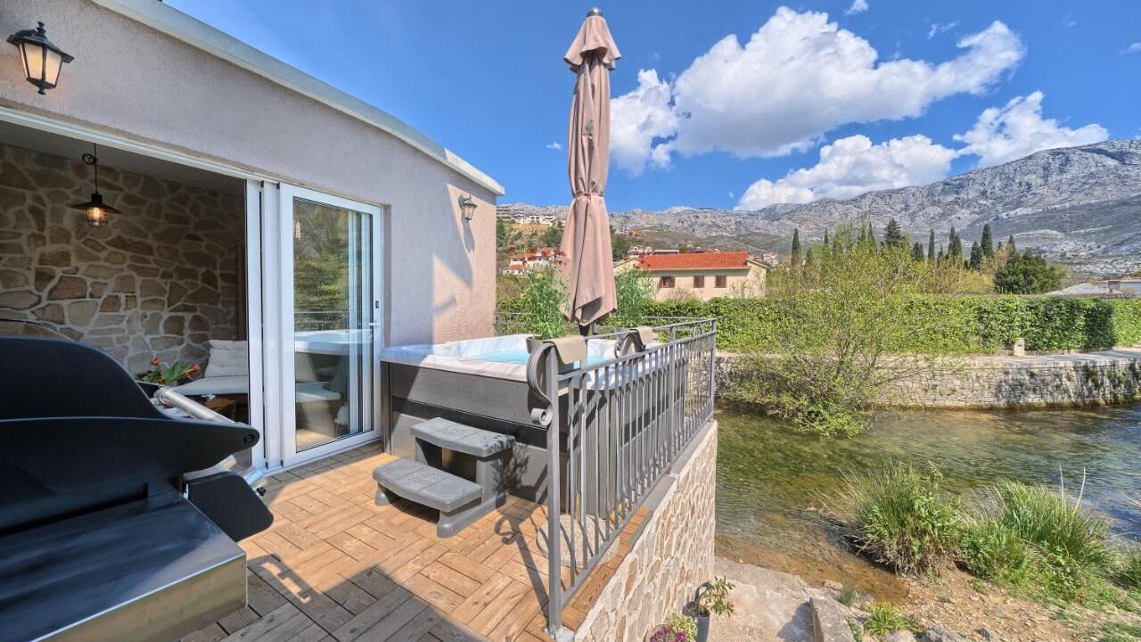 Photo of Outdoor in Srinjine