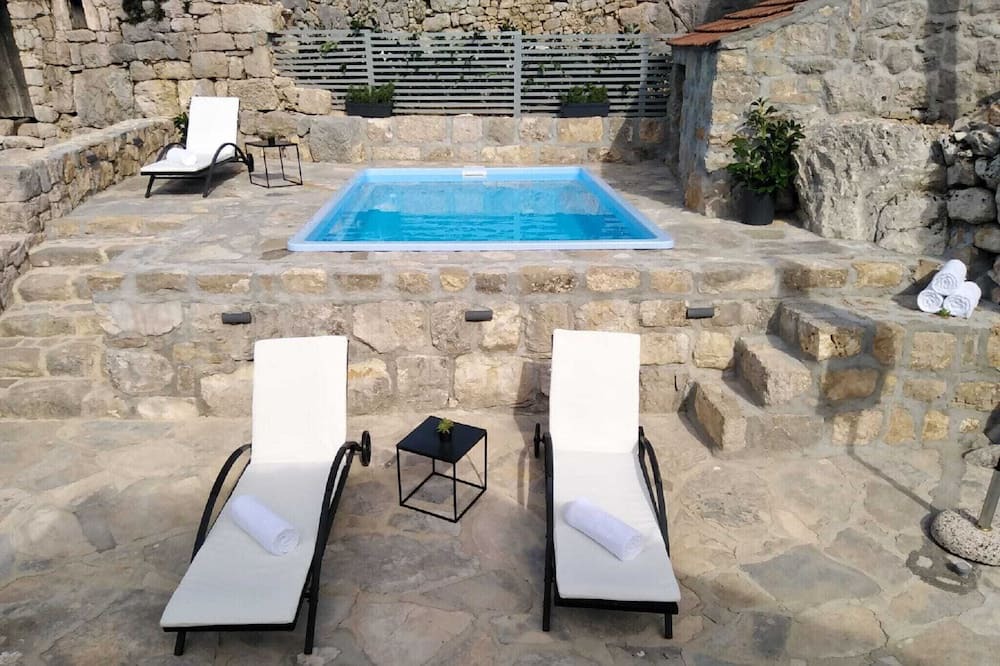 Photo of Outdoor in Stravca