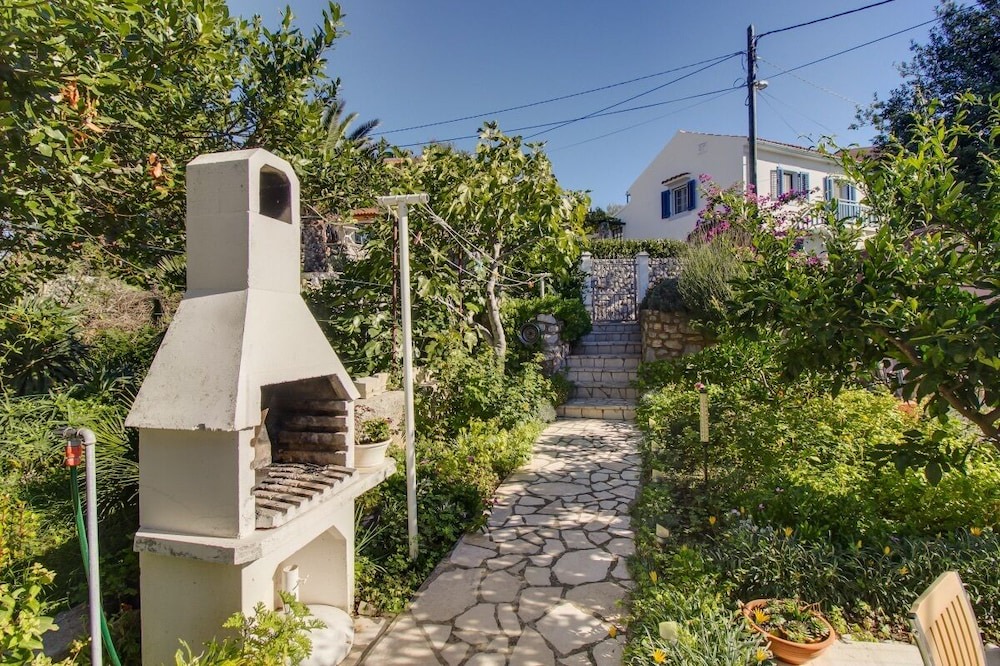 Photo of Outdoor in Cove Murtar