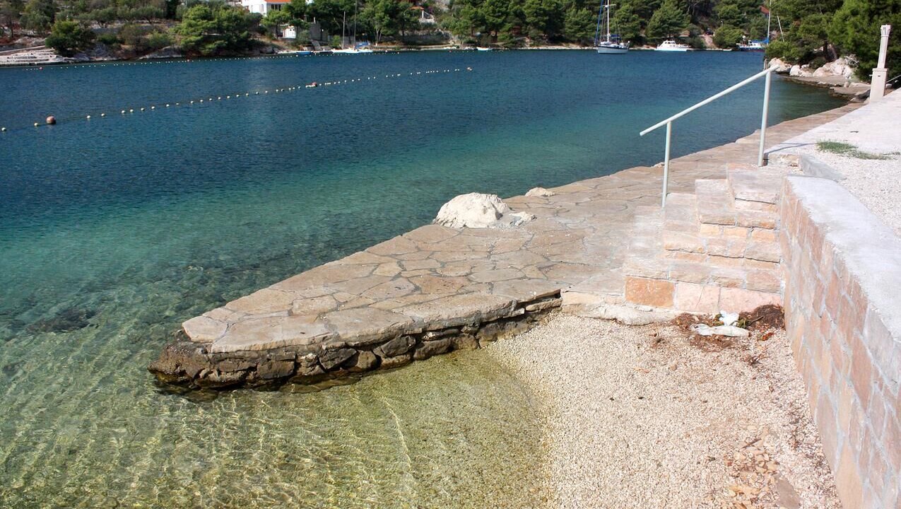 Photo of Others in Cove Makarac (Milna)