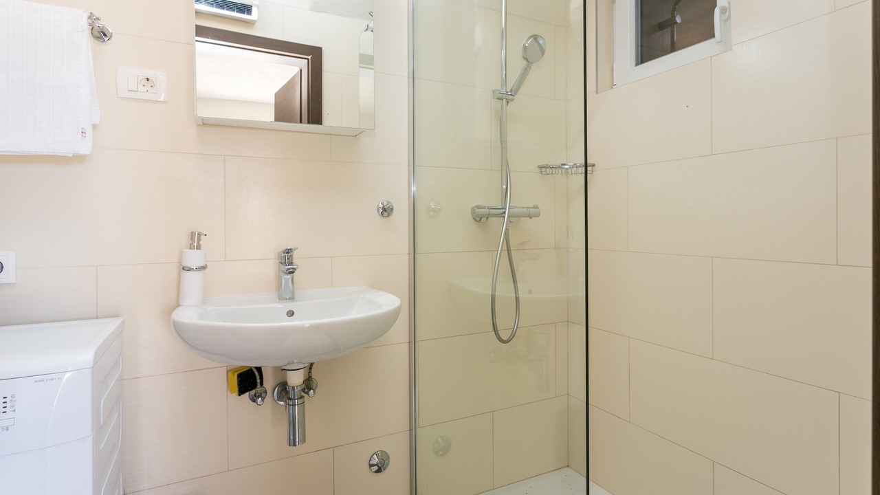 Photo of Bathroom in Cove Makarac (Milna)