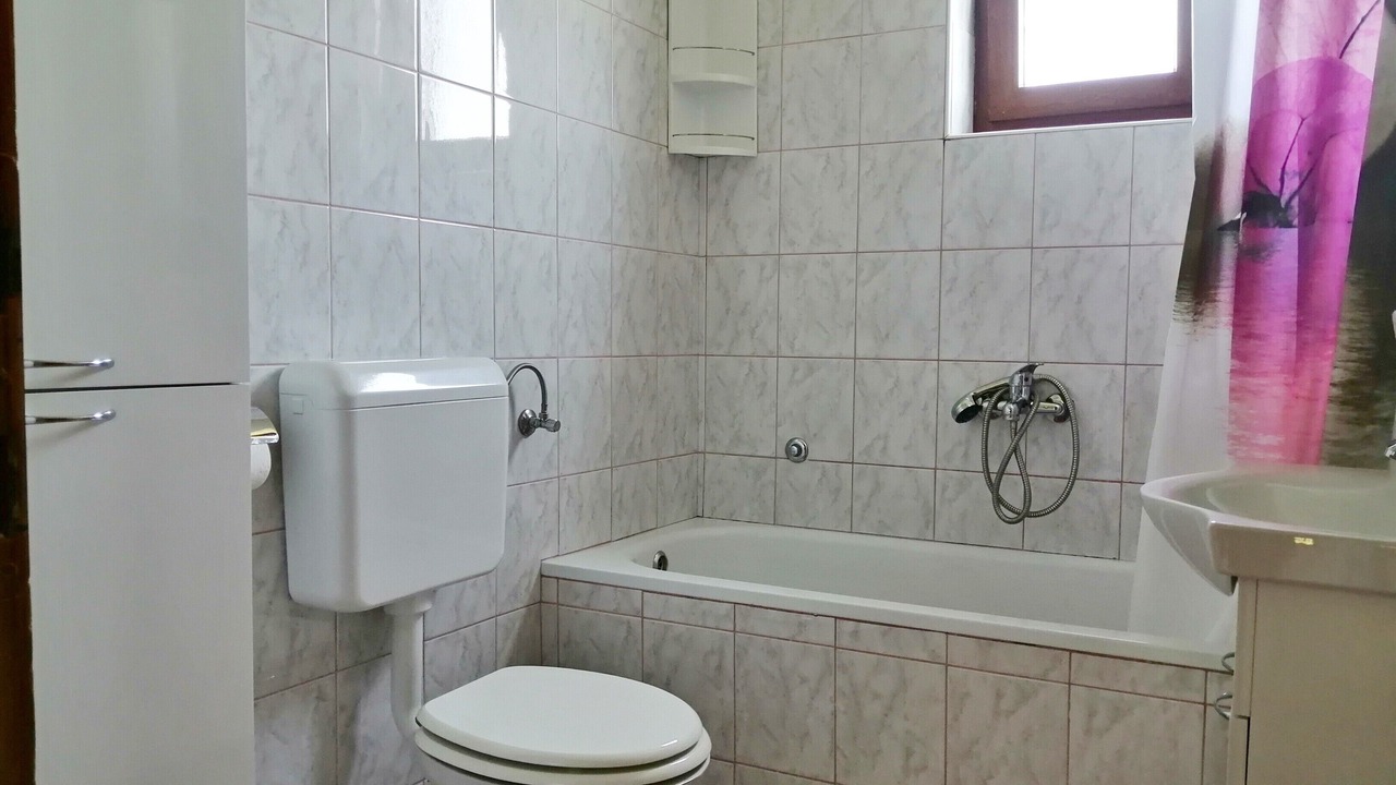Photo of Bathroom in Catrnja