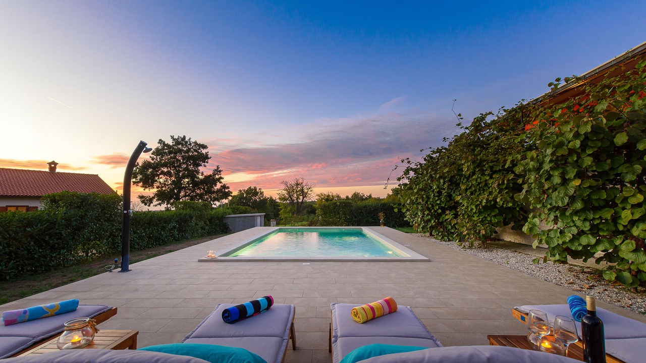 Photo of Outdoor in Tinjan