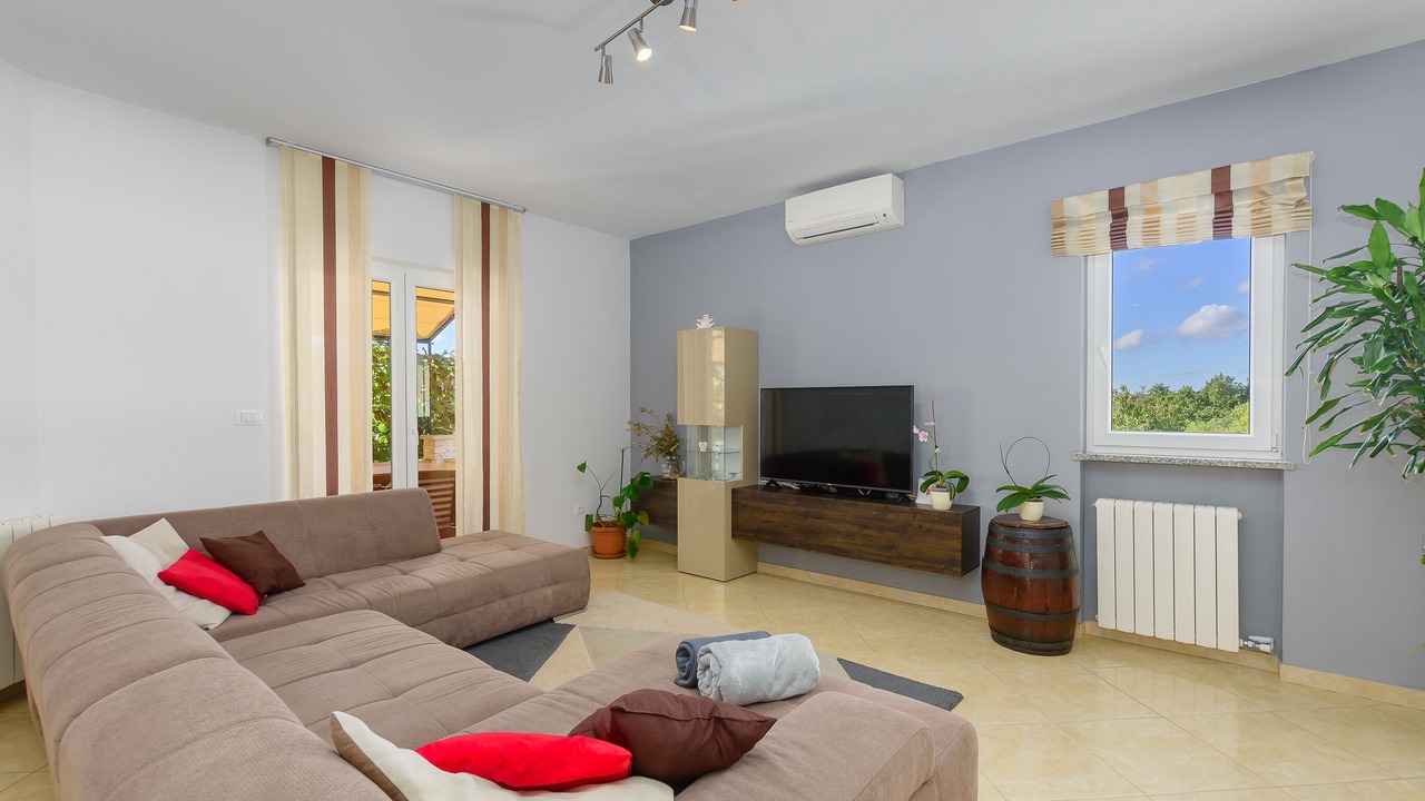 Photo of Livingroom in Tinjan