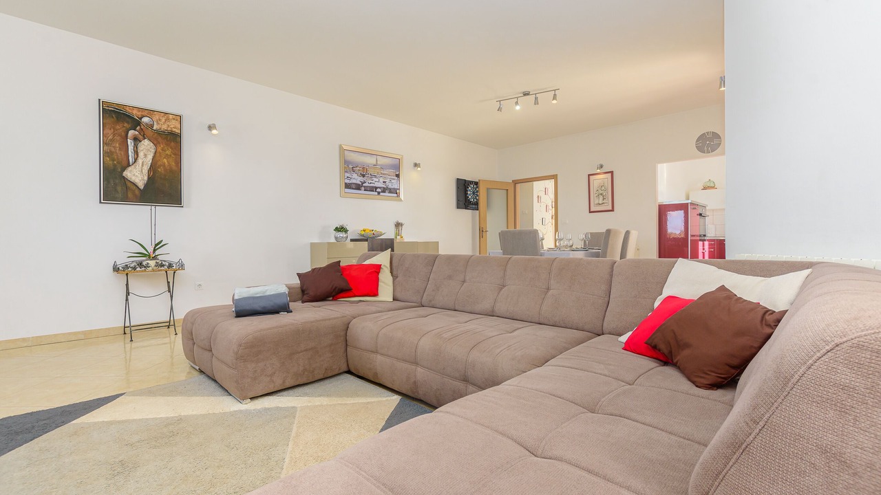 Photo of Livingroom in Tinjan