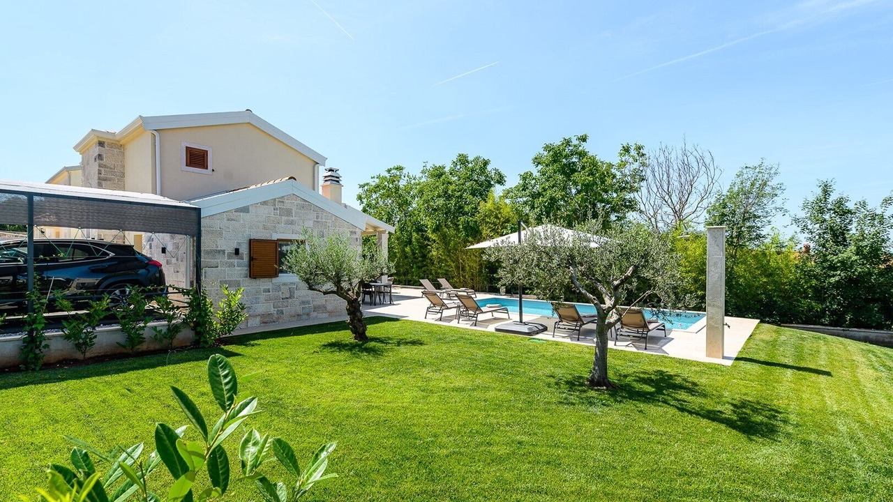 Photo of Outdoor in Tinjan