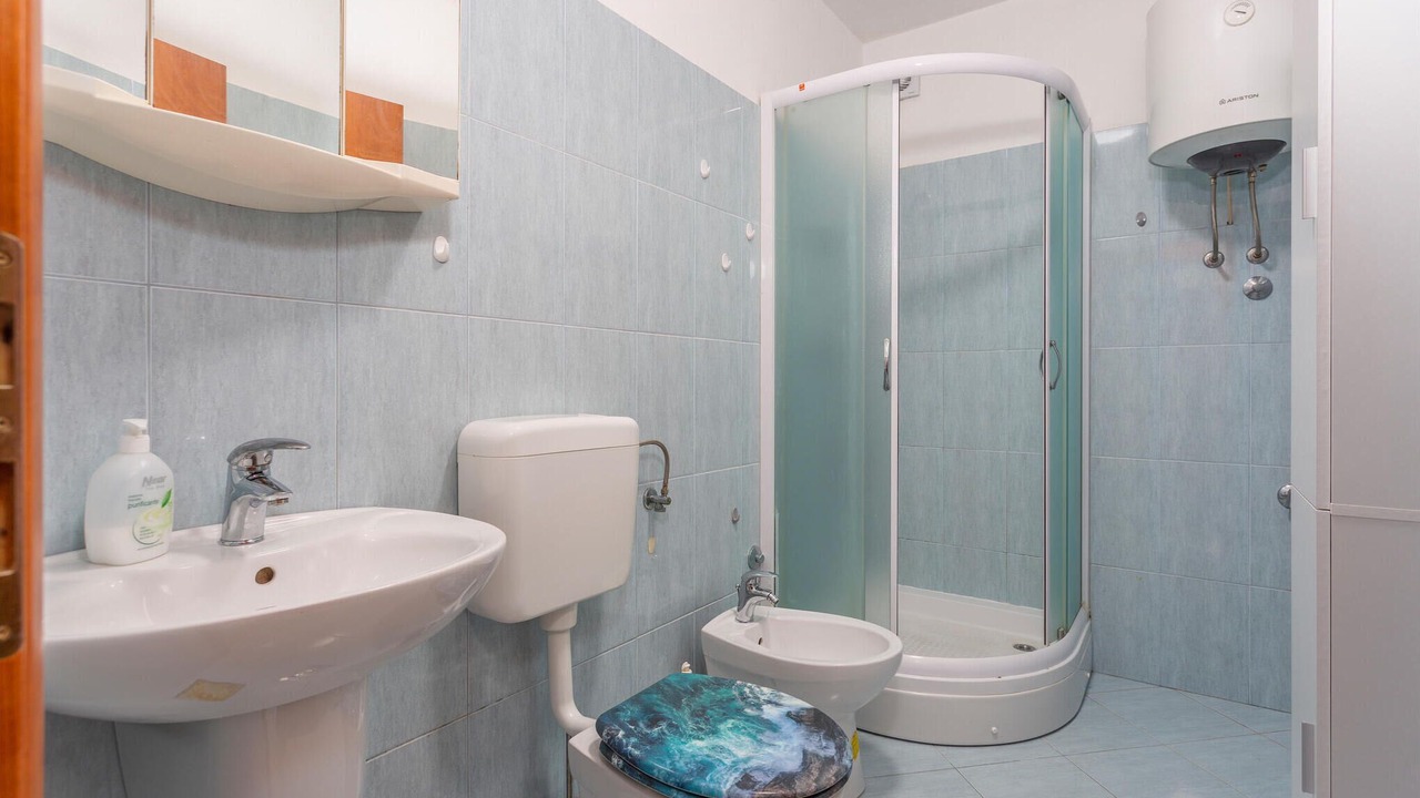 Photo of Bathroom in Buzdohanj