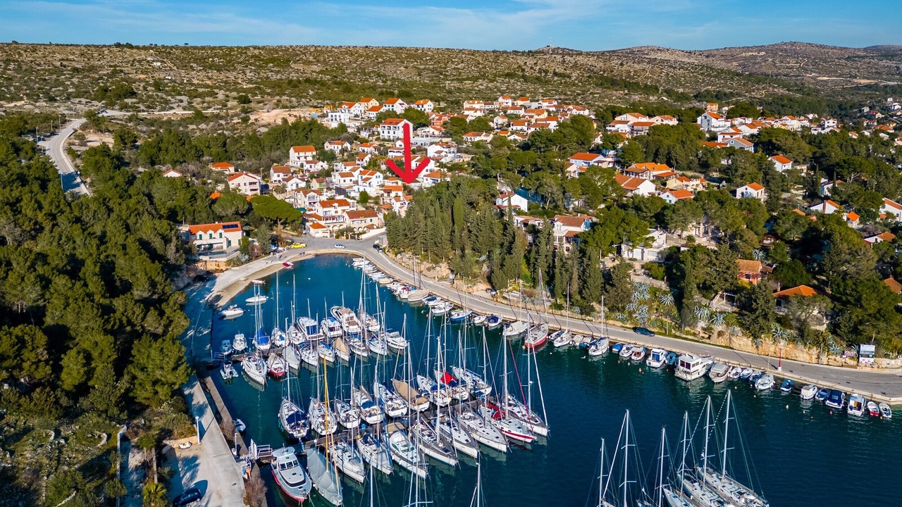 Photo of Others in Cove Makarac (Milna)