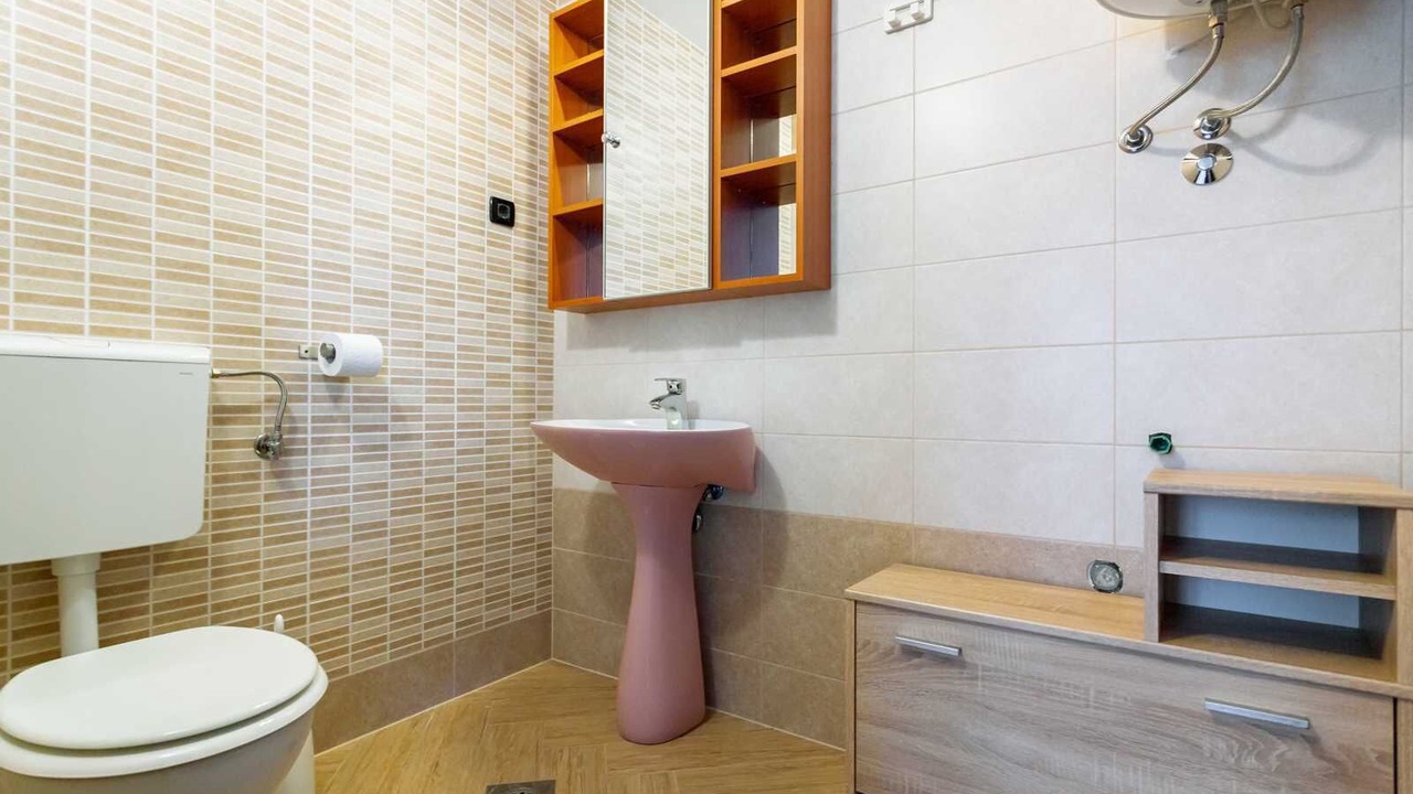 Photo of Bathroom in Porat