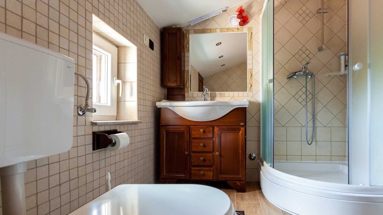 Photo of Bathroom in Porat