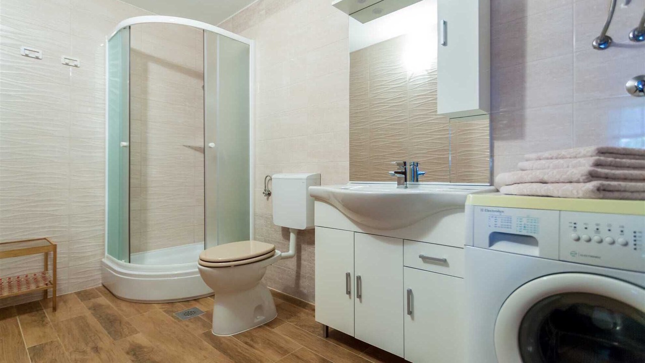 Photo of Bathroom in Porat