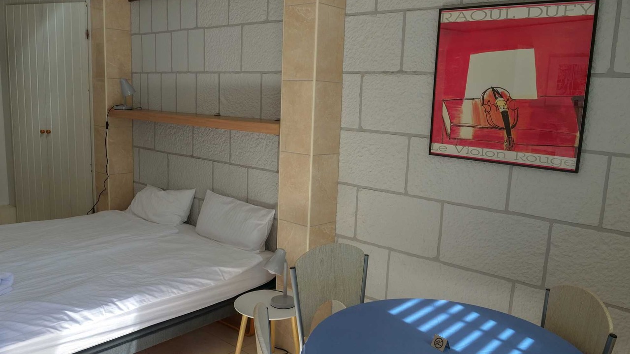 Photo of Bedroom in Pile
