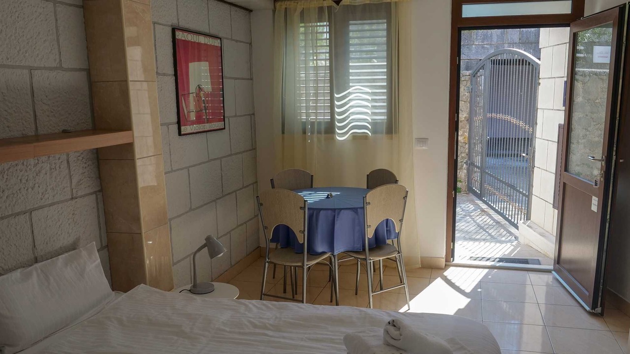Photo of Bedroom in Pile