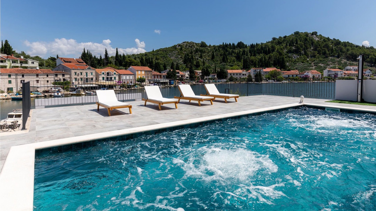 Photo of Outdoor in Blace