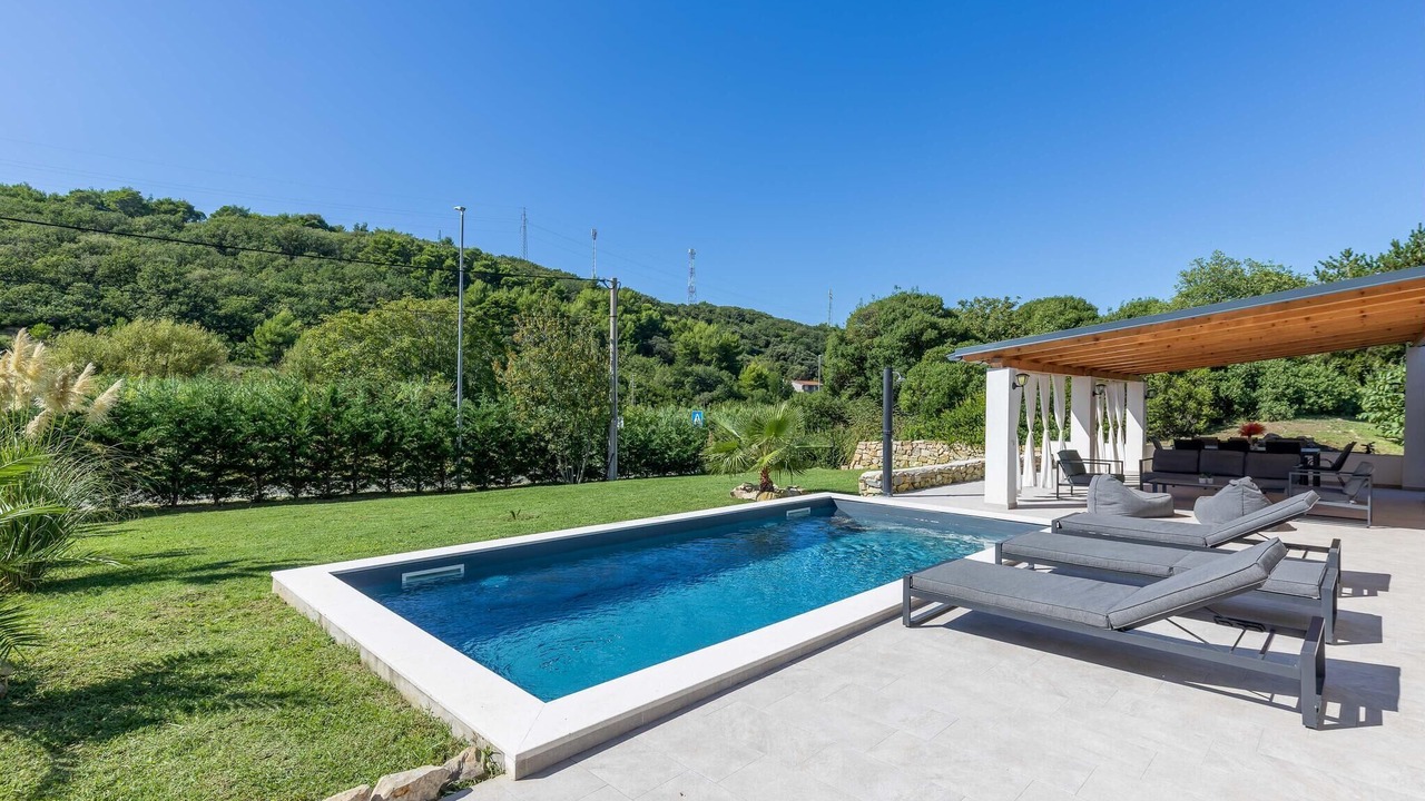 Photo of Outdoor in Mundanije