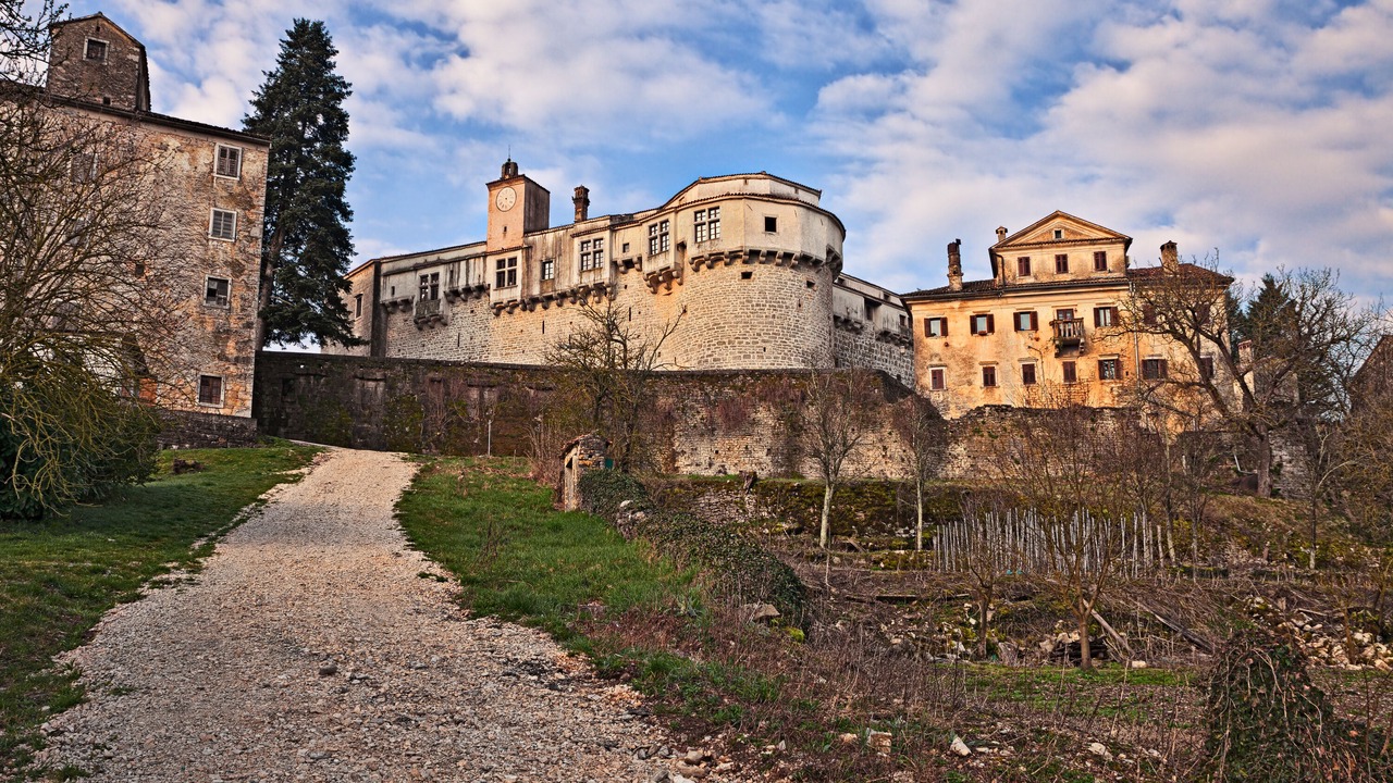 Photo of Others in Heki