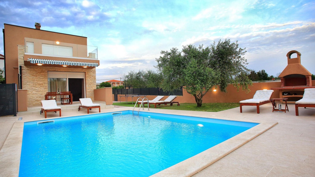 Photo of Outdoor in Nin