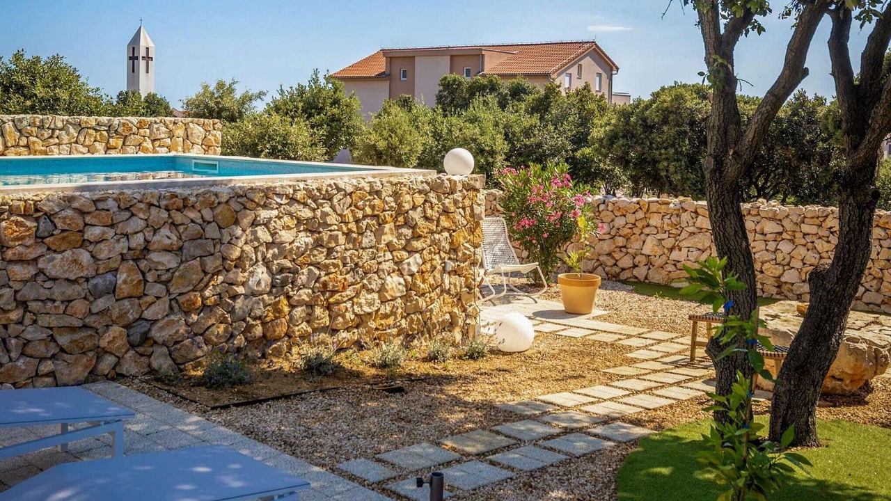 Photo of Outdoor in Mandre