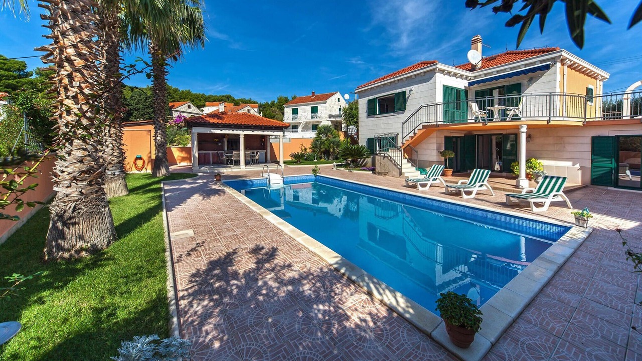 Photo of Outdoor in Sumartin