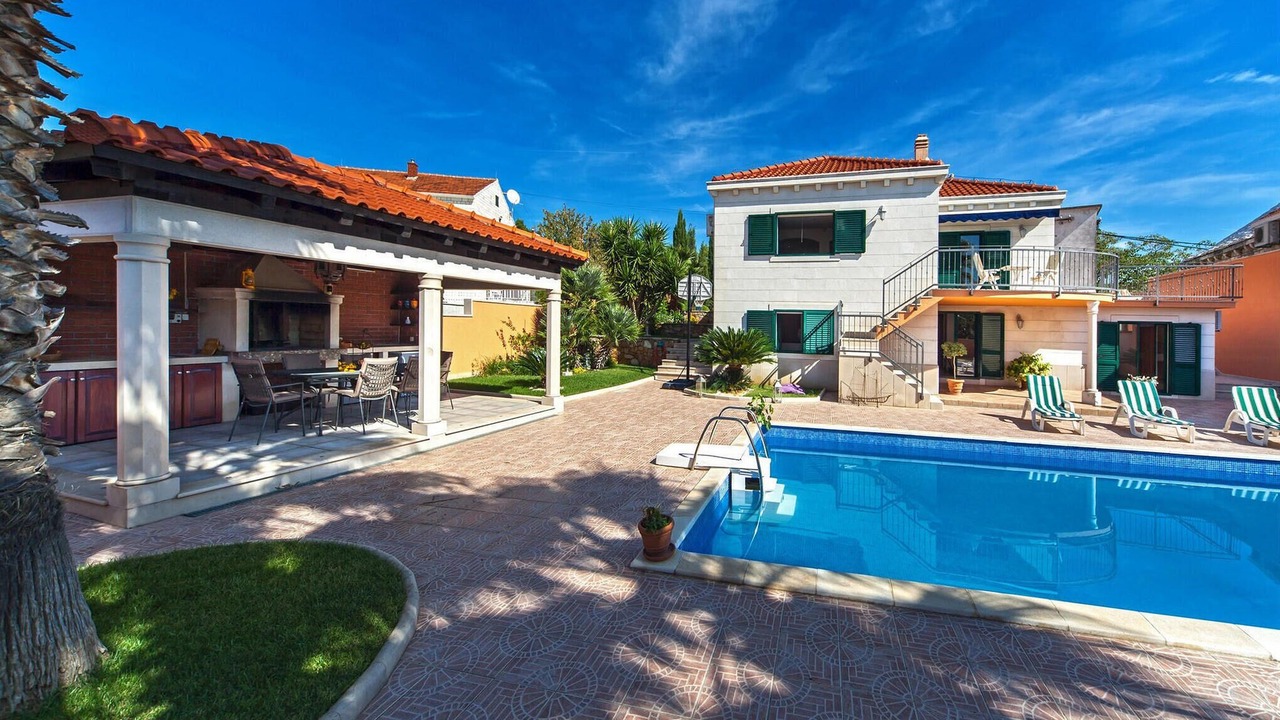 Photo of Outdoor in Sumartin