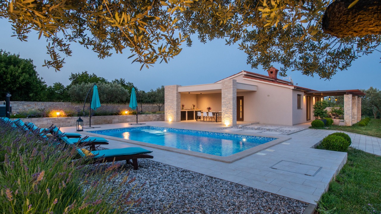 Photo of Outdoor in Mali Vareski