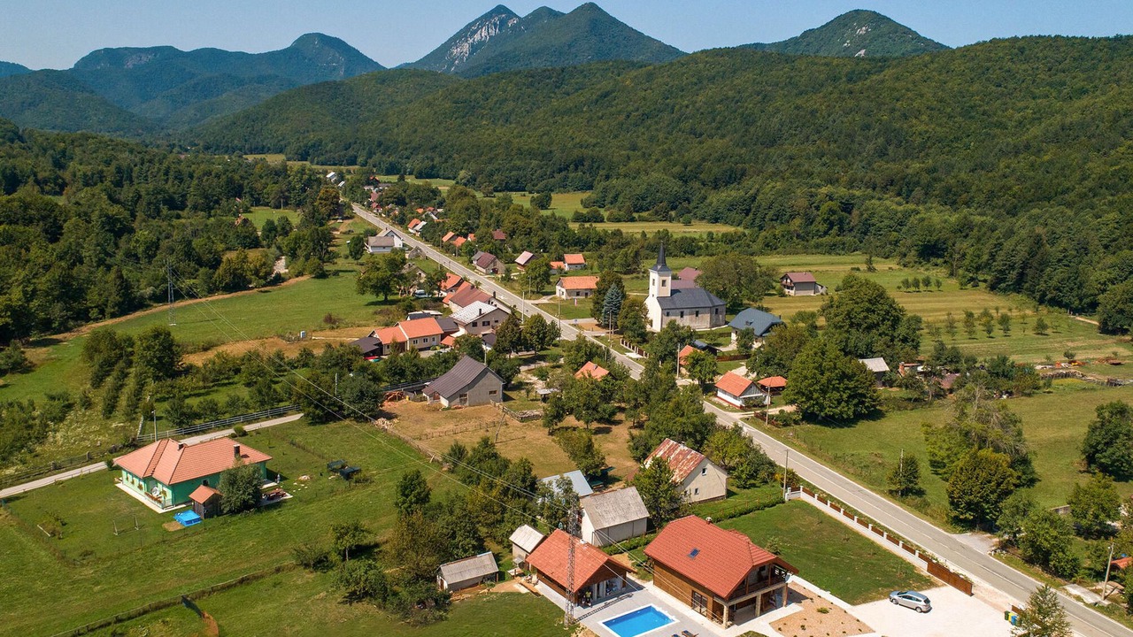 Photo of Others in Brusane