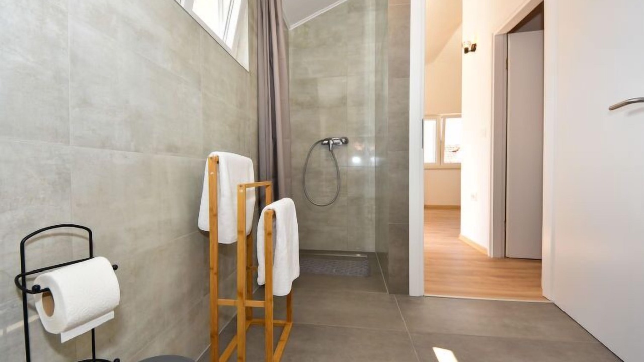 Photo of Bathroom in Iz