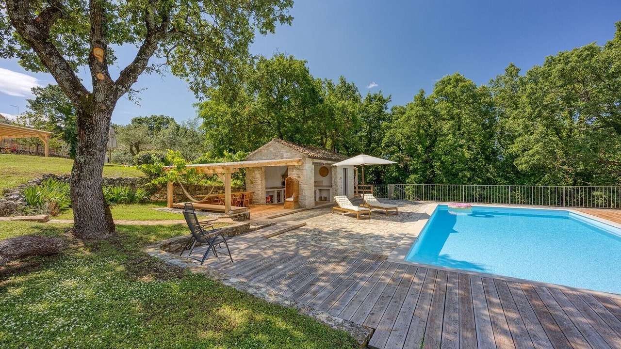 Photo of Outdoor in Tinjan