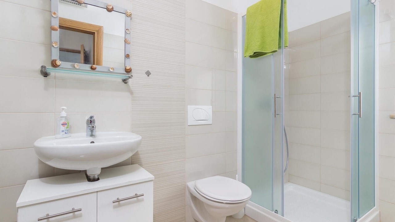 Photo of Bathroom in Topid
