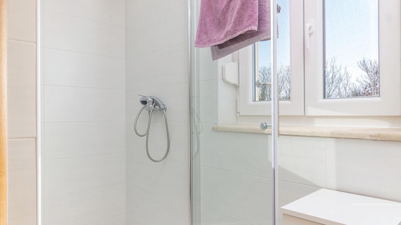 Photo of Bathroom in Topid