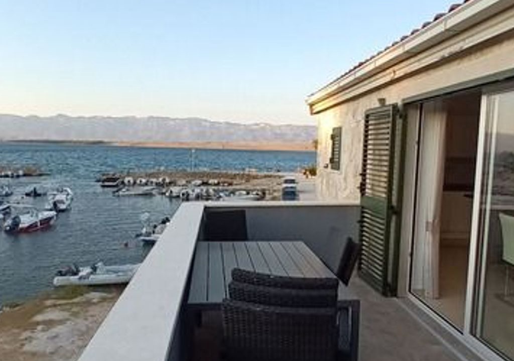 Photo of Outdoor in Vir