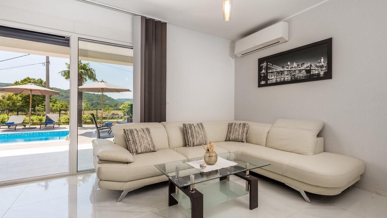 Photo of Livingroom in Sarsoni