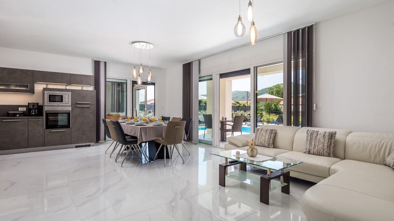 Photo of Livingroom in Sarsoni