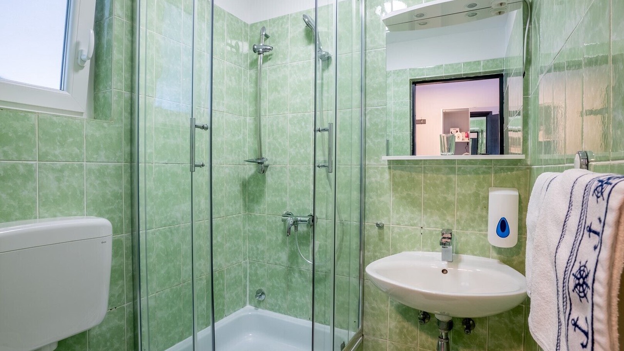 Photo of Bathroom in Porat