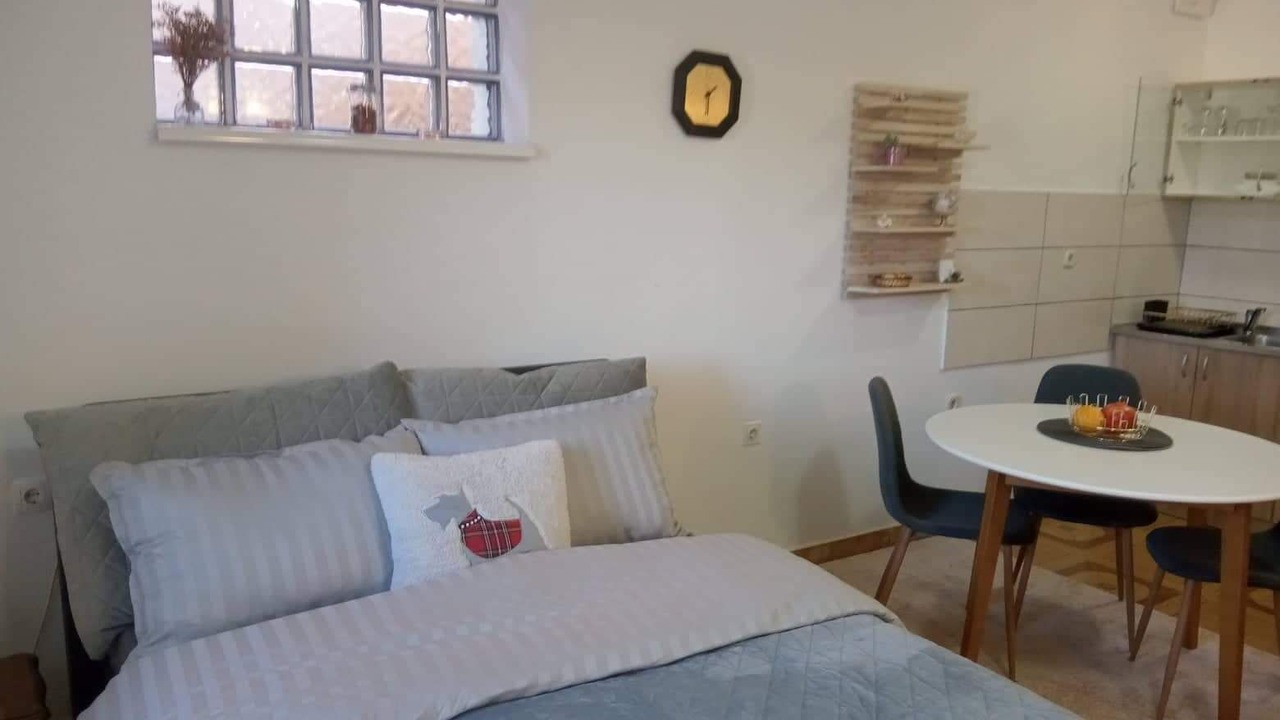 Photo of Bedroom in Cove Parja